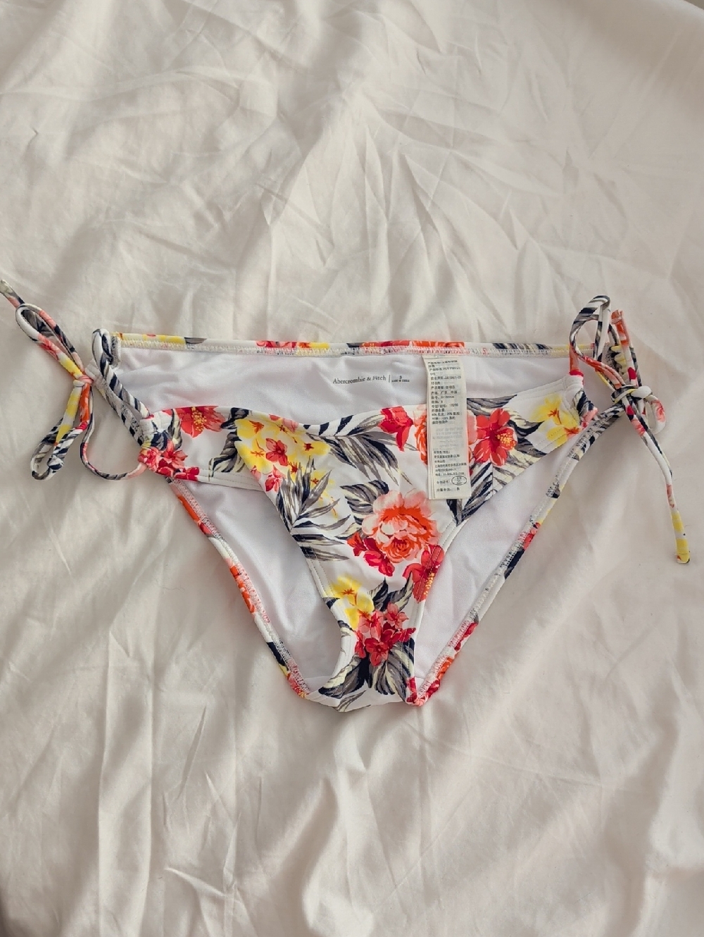 NWOT Abercrombie & Fitch White Floral Bikini Bottoms Size S